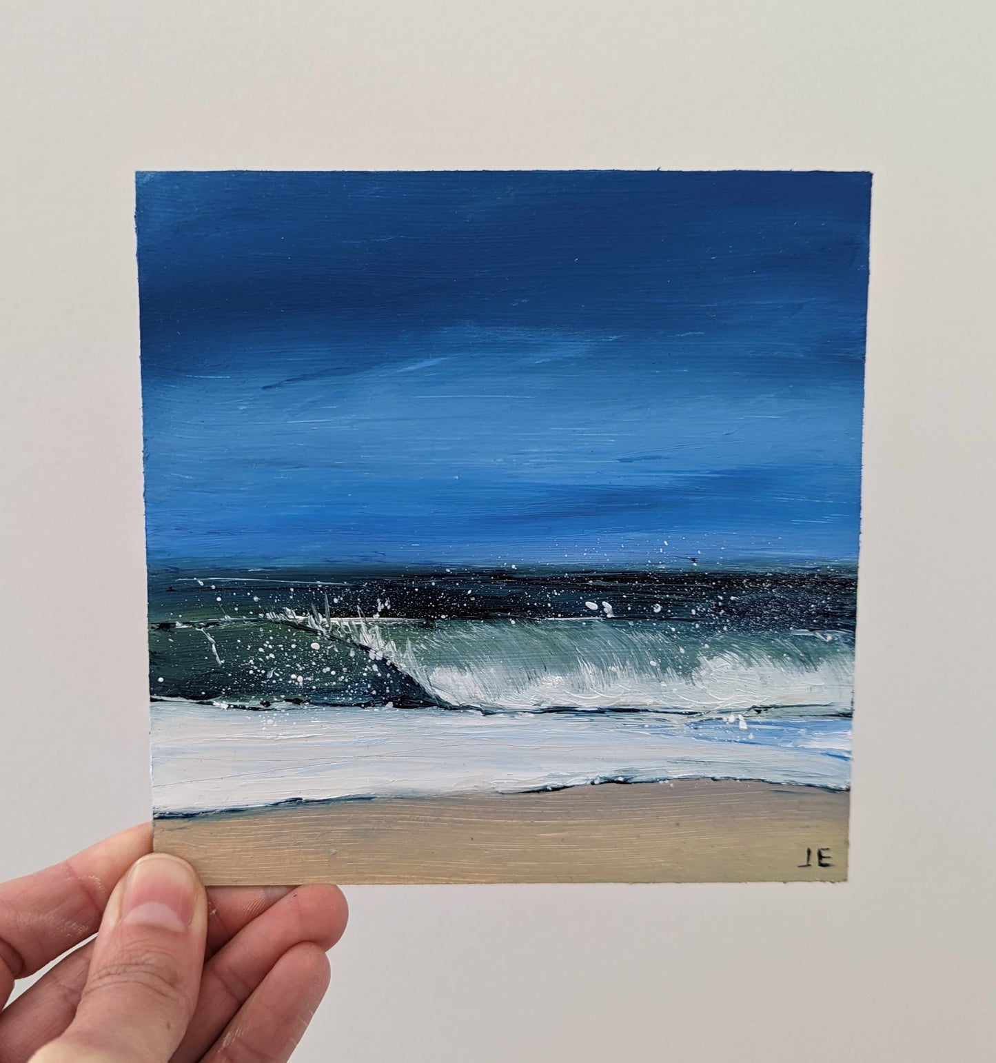 Miniature crashing waves